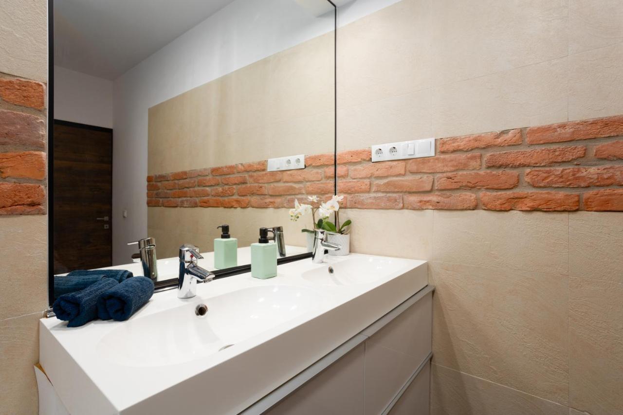 Nightingale Luxury Apartment Boedapest Buitenkant foto