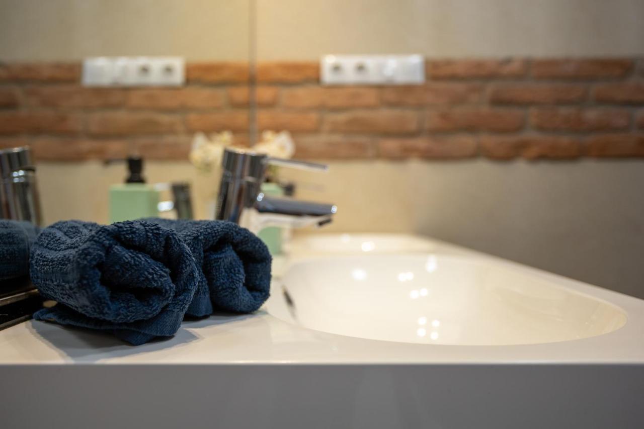 Nightingale Luxury Apartment Boedapest Buitenkant foto
